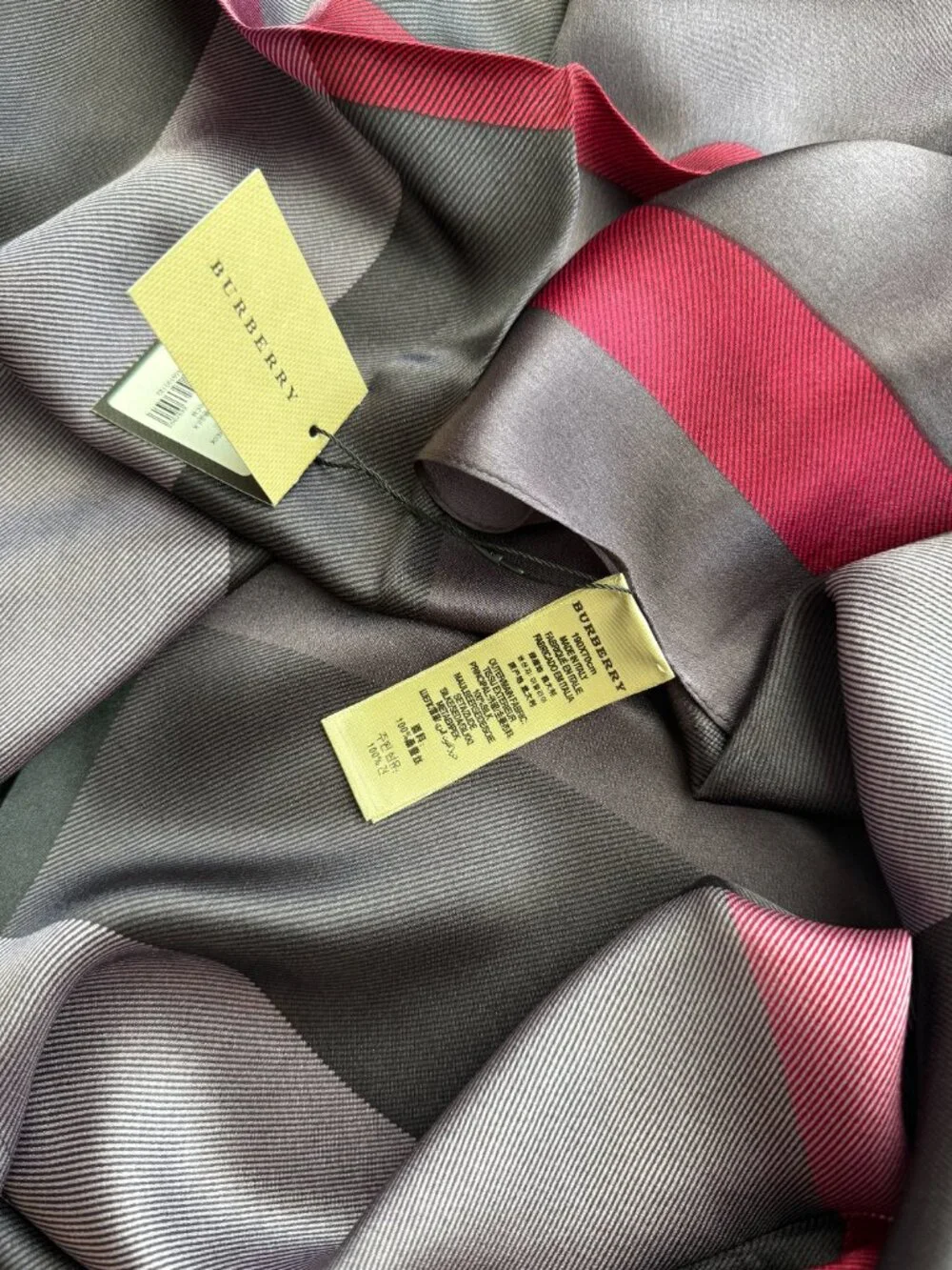 Burberry authentic silk